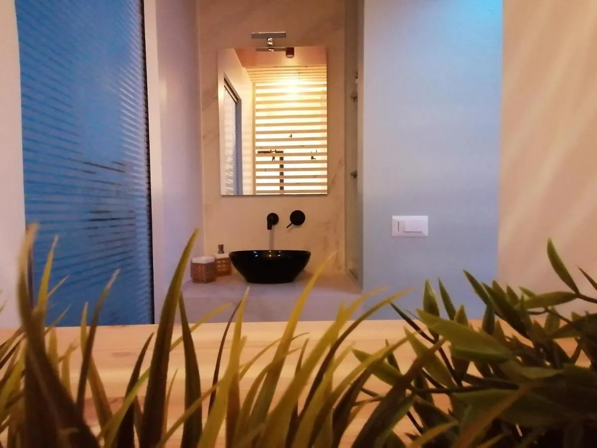 Hello Gorgeous Suite Bari